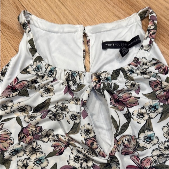 White House Black Market Floral White and Pink Keyhole Tank - Picture 3 of 5